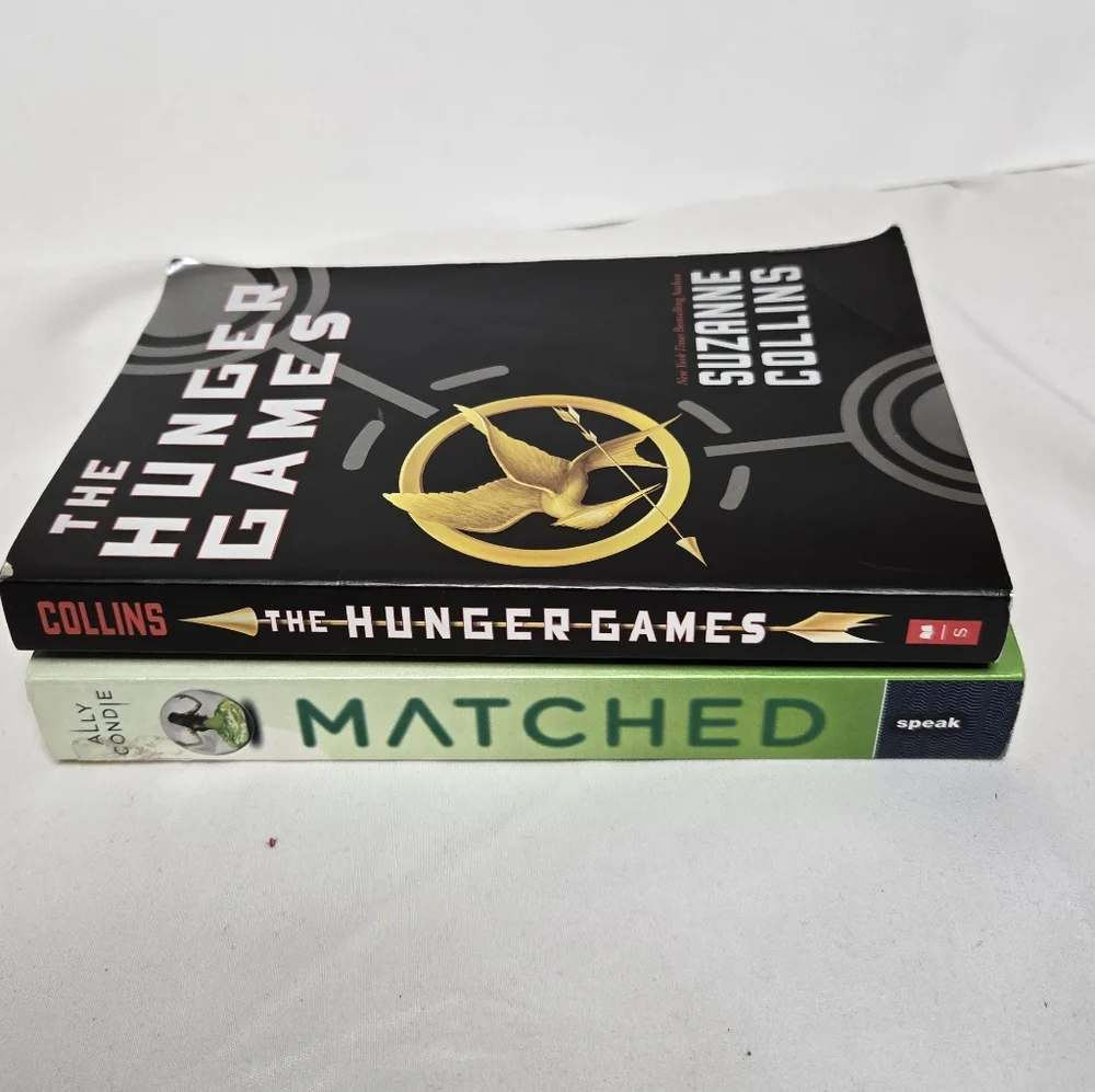 The Hunger Games The Host and Matched young‎ adult paperback book lot